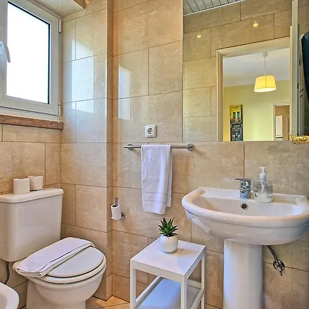 Almirante 2 Four Bedrooms Apartment *
