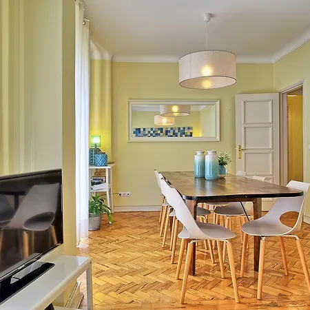 Almirante 2 Four Bedrooms Apartment