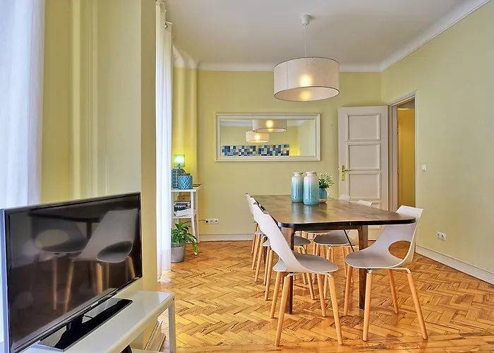 Almirante 2 Four Bedrooms Daire